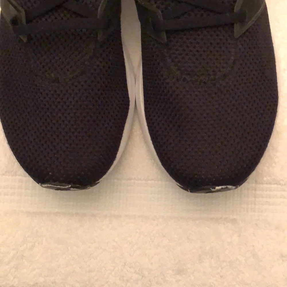 NEW BALANCE FRESH FOAM RUNNING SNEAKERS MENS SIZE 10.5